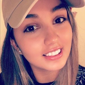 Meet your Posher, Daniela